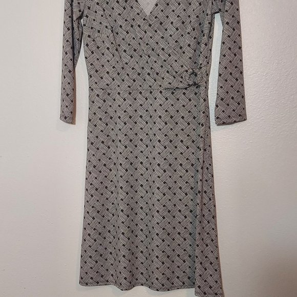 Woman's Ann Taylor LOFT Faux Wrap Dress Size 2 - Picture 6 of 8